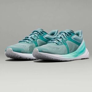 NWT lululemon Women's Blissfeel Run. Tidal Teal. Size 7.
